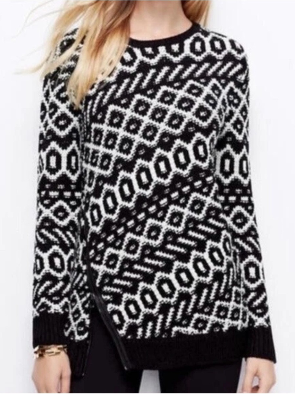 Ann Taylor Women’s Black White Geometric Asymmetric Zip Sweater Size M